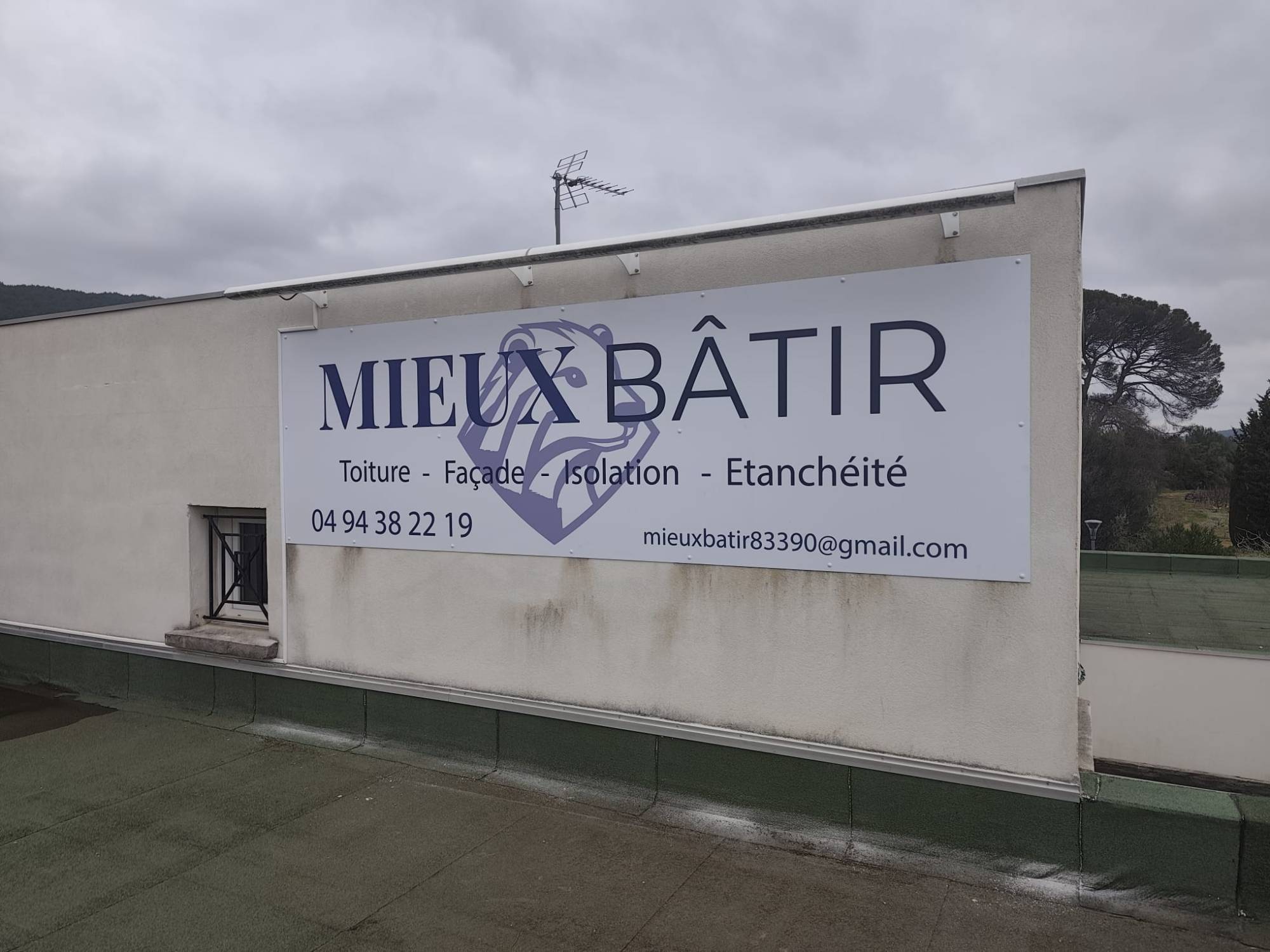 Mieux Bâtir à Solliès-Pont : Grand panneau mural sur le pignon