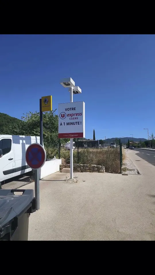 Vidéo : Totems et signalétique station-service – La Station U à Cuers (Var)