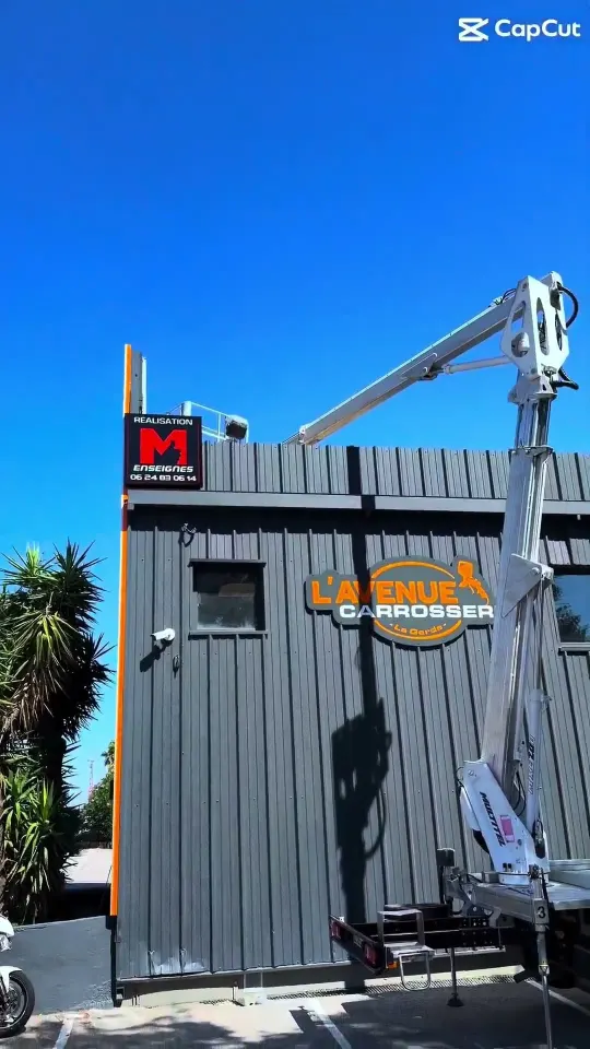 Vidéo : Caisson lumineux toile tendue et façade – L'Avenue Carrosserie à La Garde (Var)